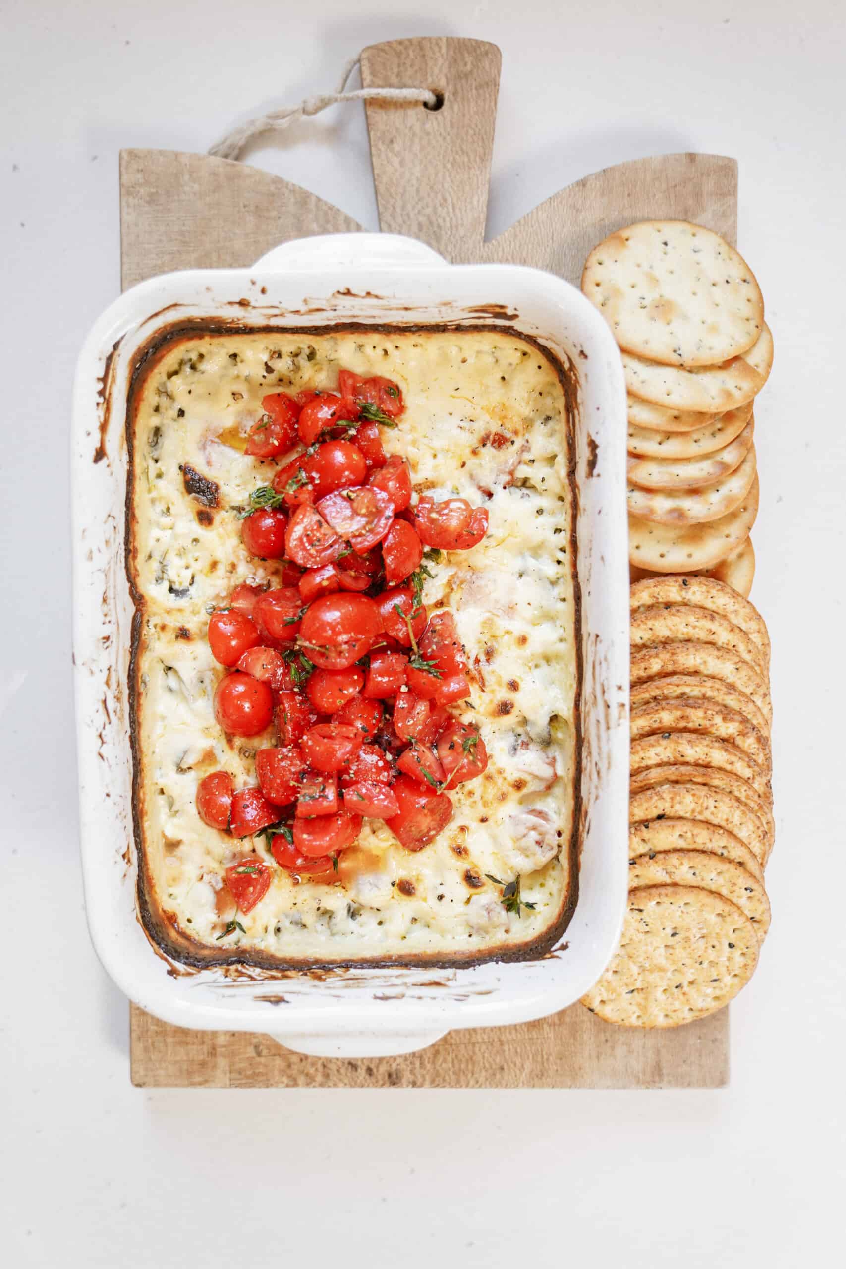 Creamy Baked Feta Dip: Burst Tomatoes, Olives & Fresh Basil